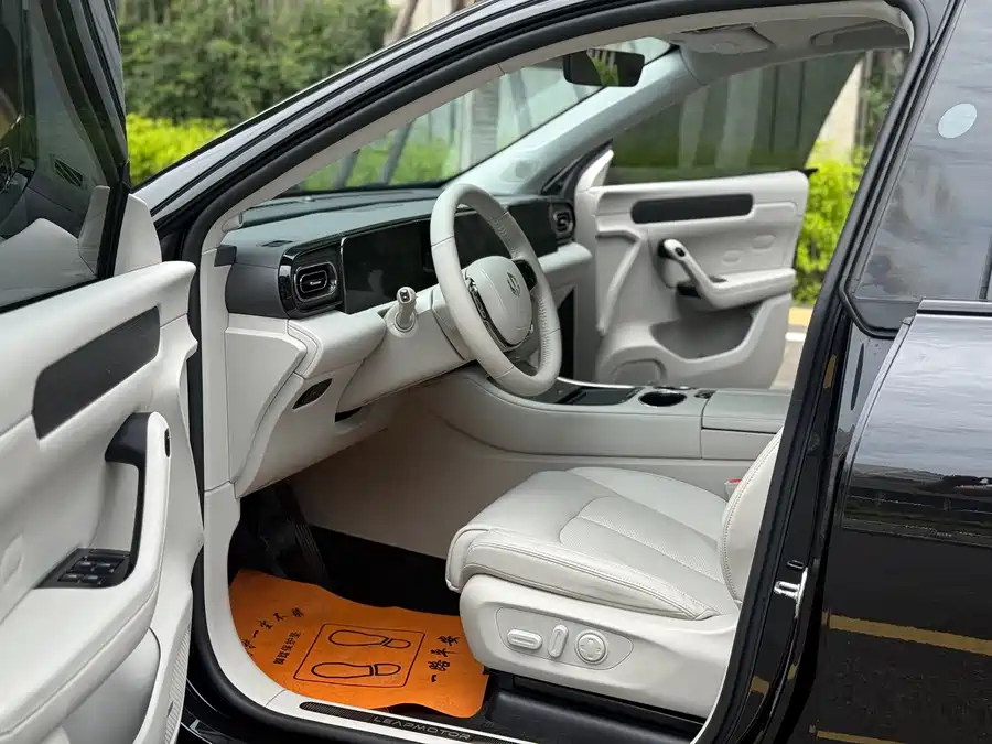 Leapmotor C11