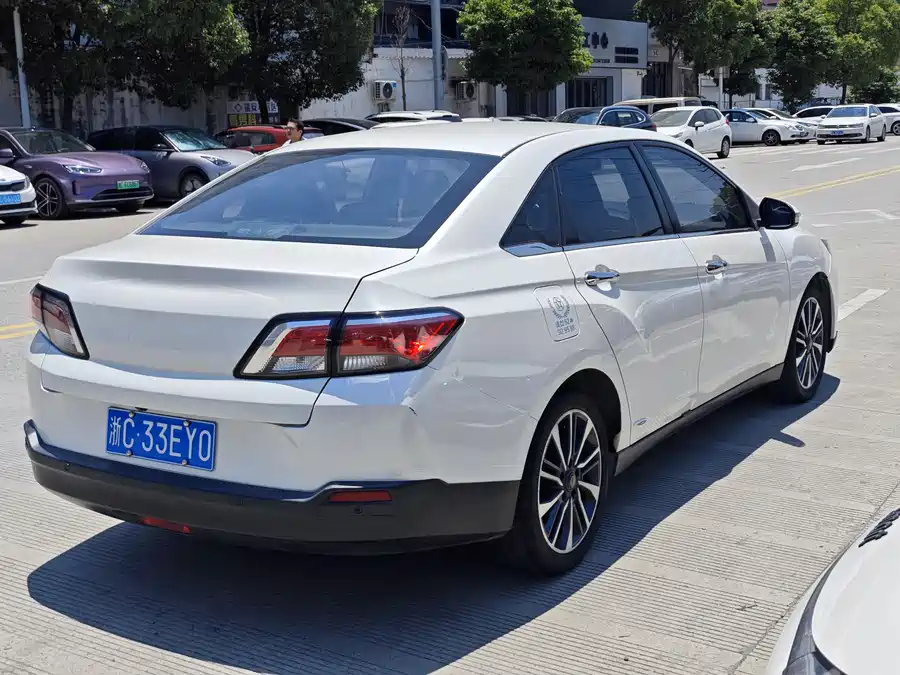 Venucia D60