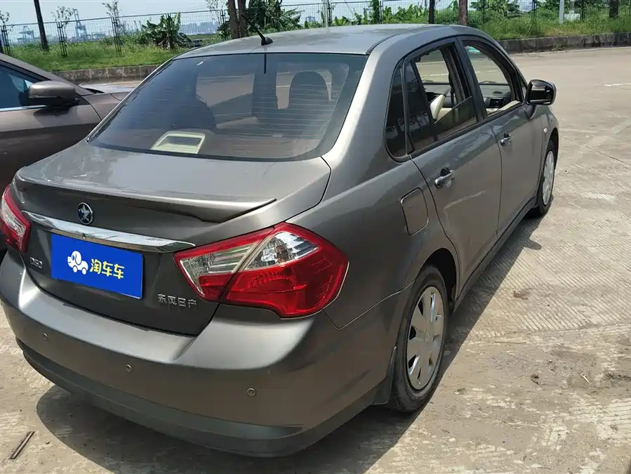 Venucia D50