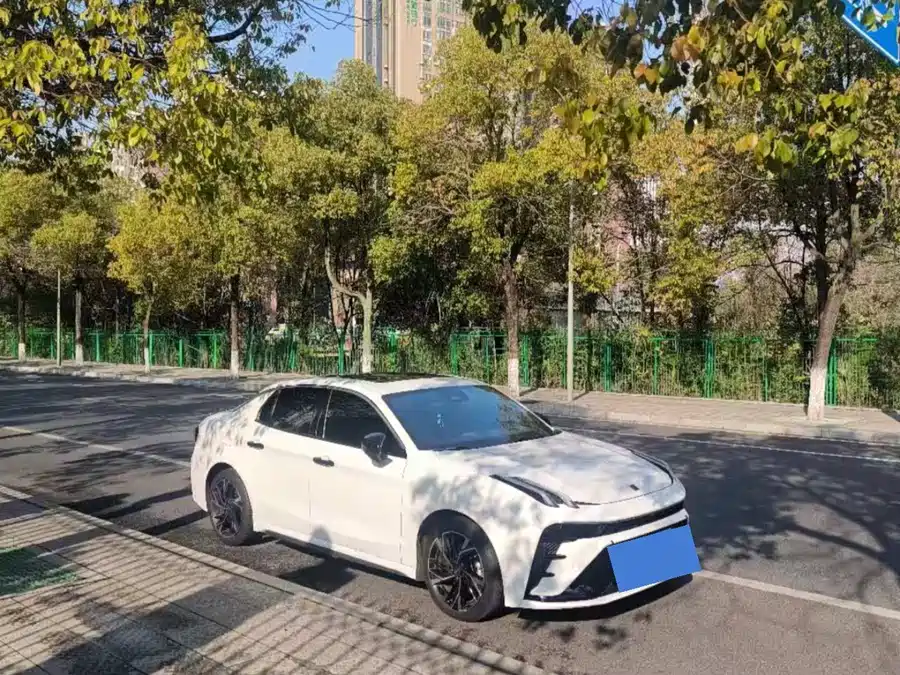Lynk & Co 03