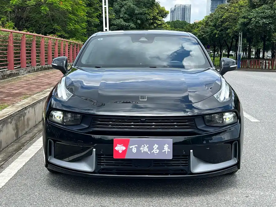 Lynk & Co 03