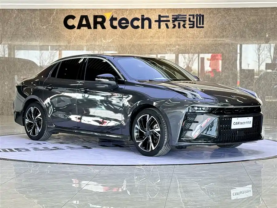 Lynk & Co 03