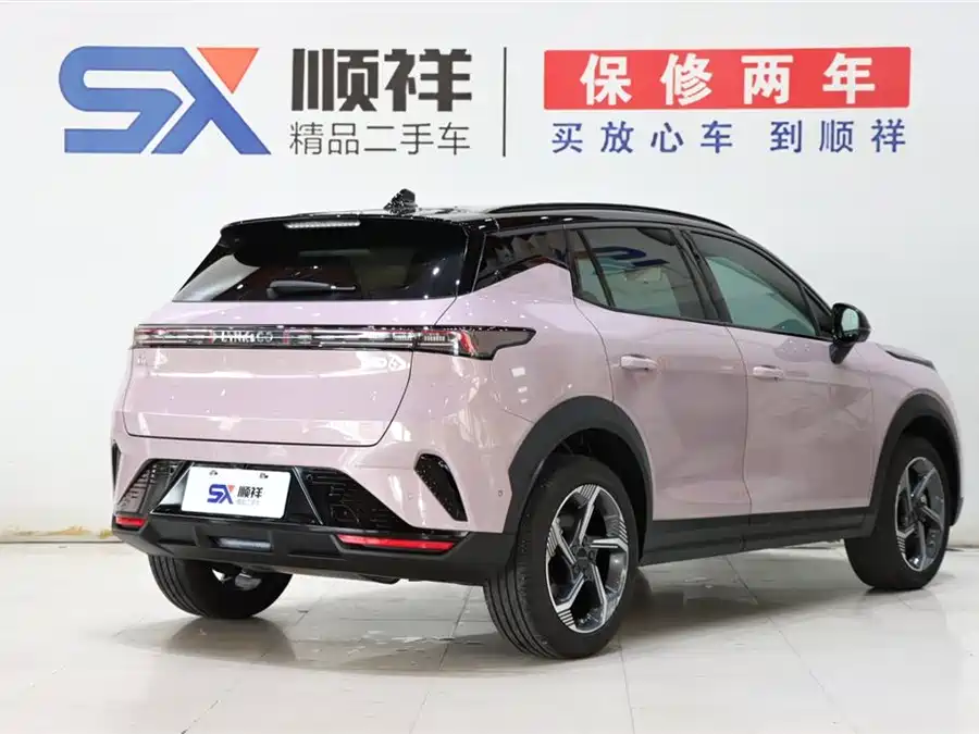 Lynk & Co 06