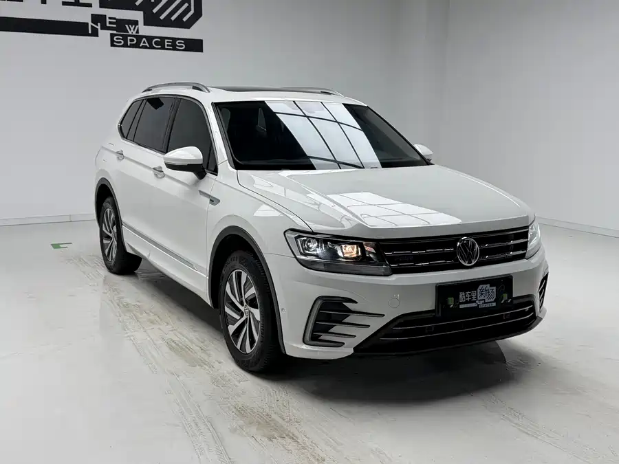 Volkswagen Tiguan L plug-in hybrid