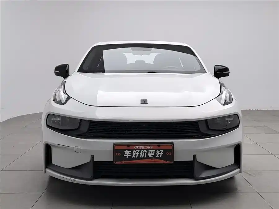 Lynk & Co 03