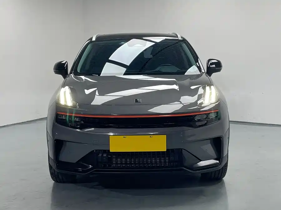Lynk & Co 06