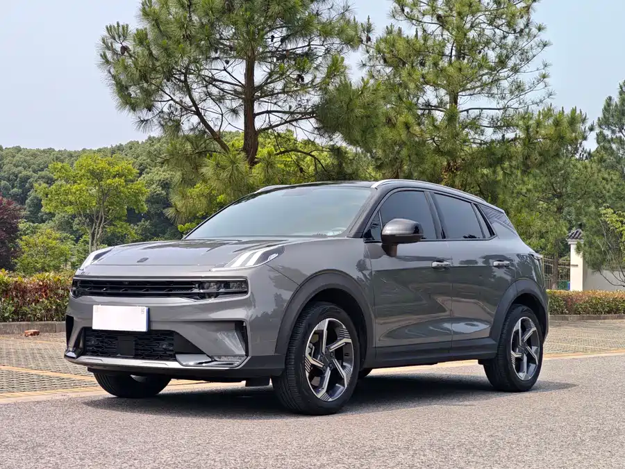Lynk & Co 06