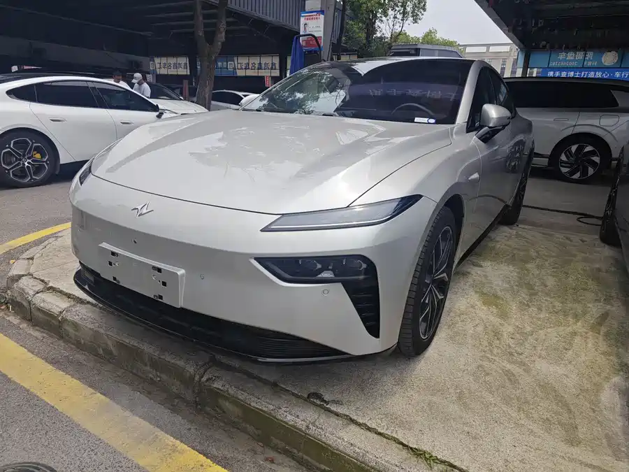 Dongfeng eπ007