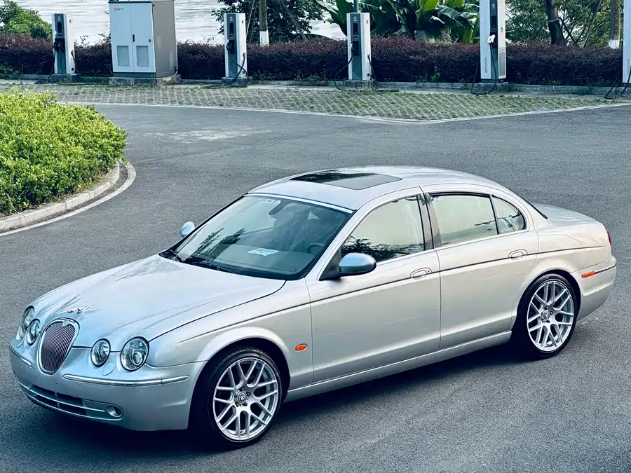 Jaguar S-TYPE