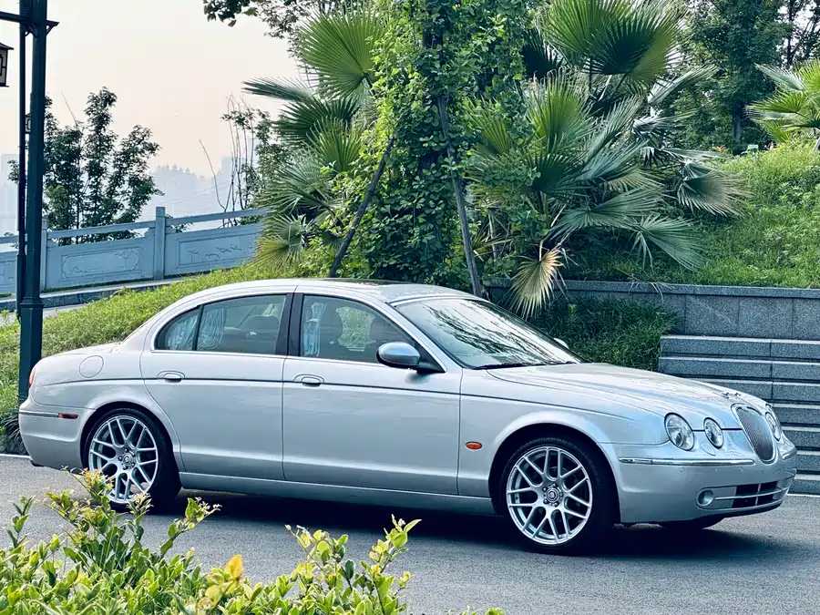 Jaguar S-TYPE