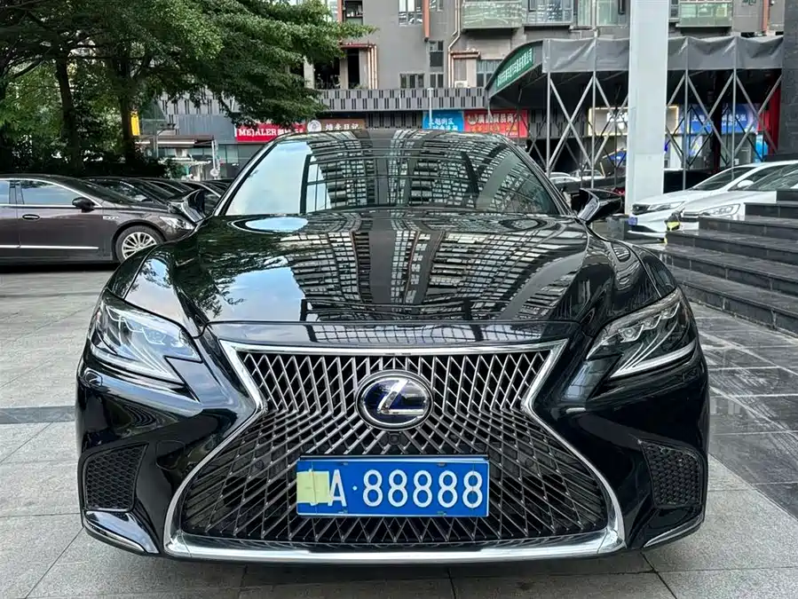 Lexus LS