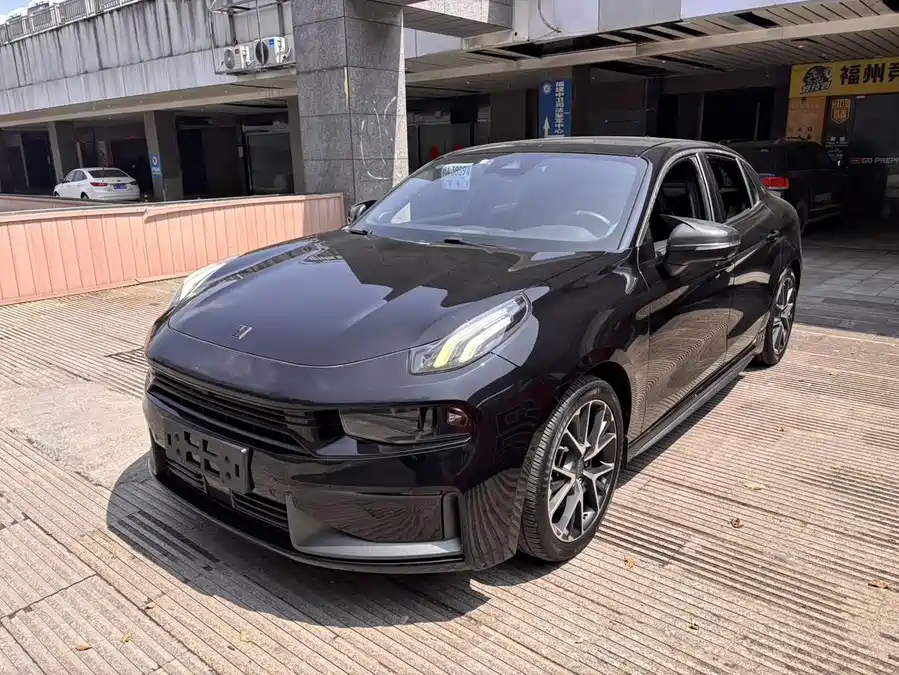 Lynk & Co 03