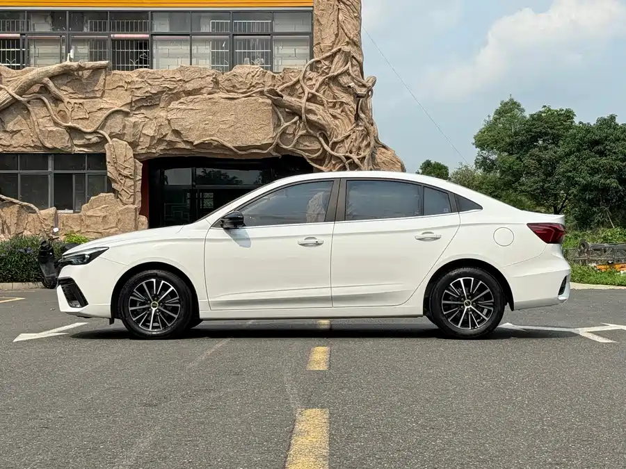 Roewe i5