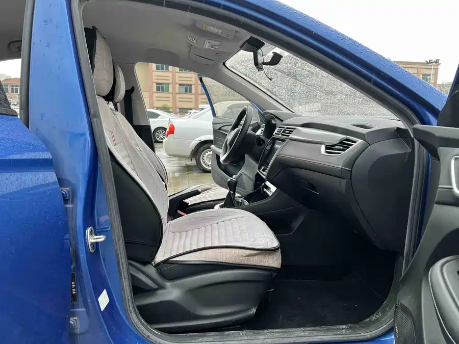 Roewe i5