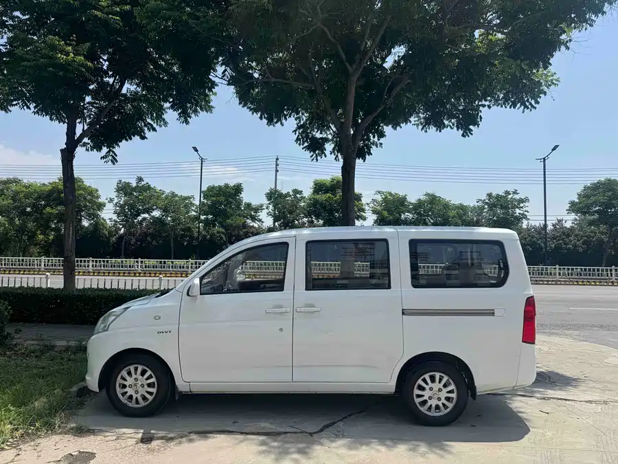 Wuling Rongguang V