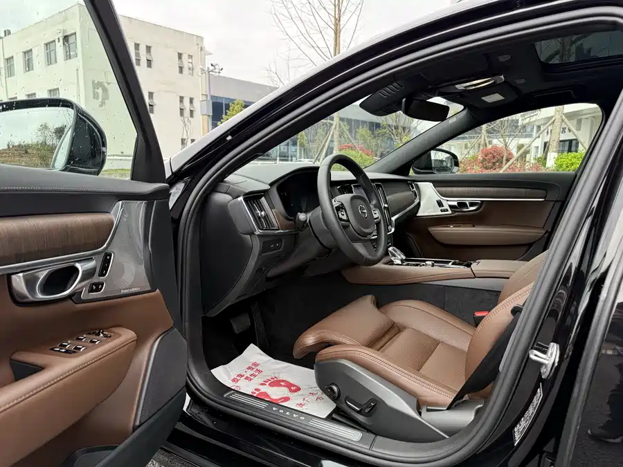 Volvo S90 plug-in hybrid