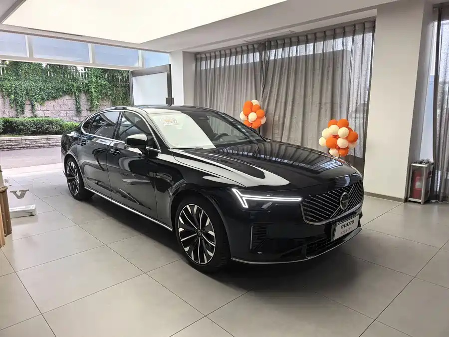 Volvo S90 plug-in hybrid