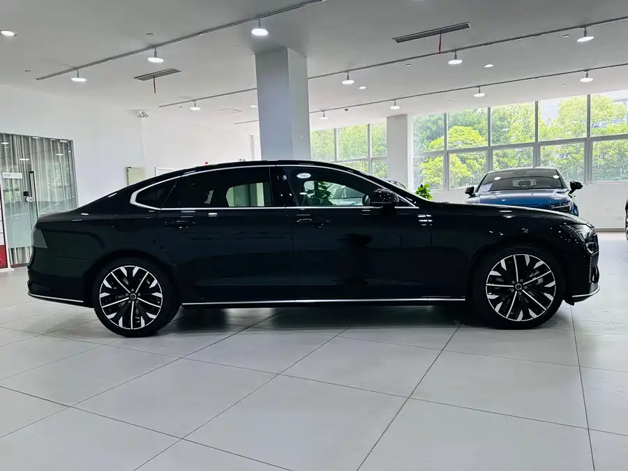 Volvo S90 plug-in hybrid