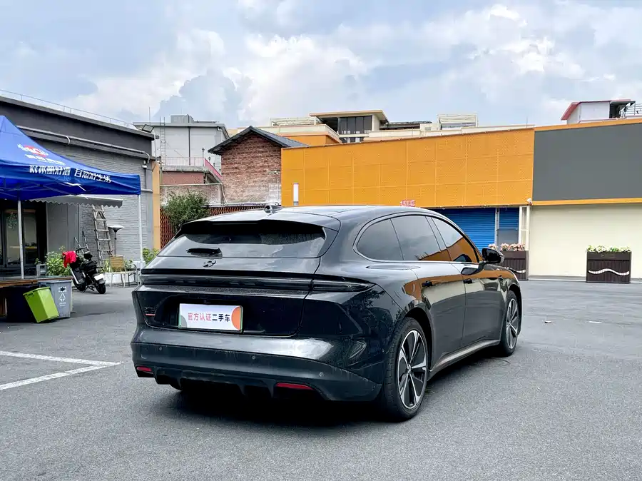 NIO ET5T