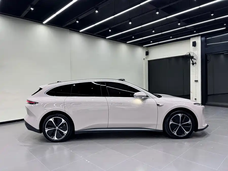 NIO ET5T