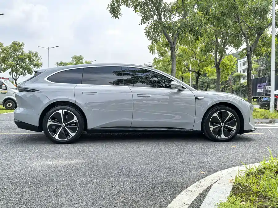 NIO ET5T