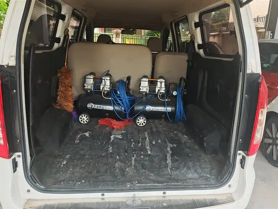 Wuling Hongguang V