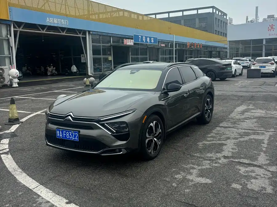 Citroën Versailles C5 X