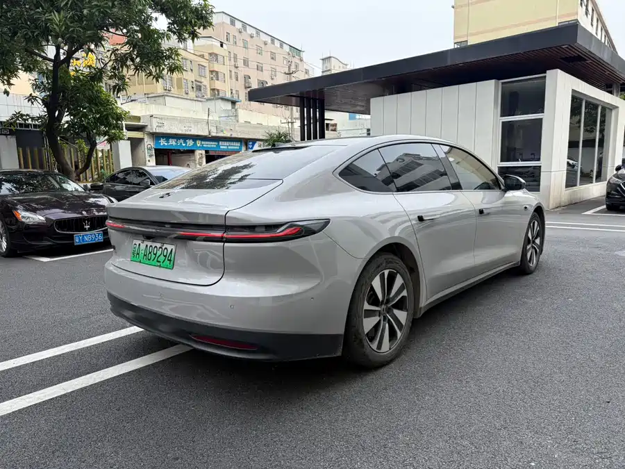 NIO ET7