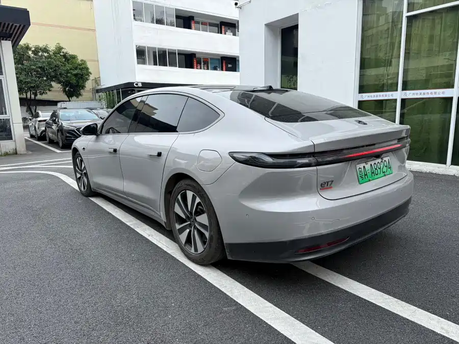 NIO ET7