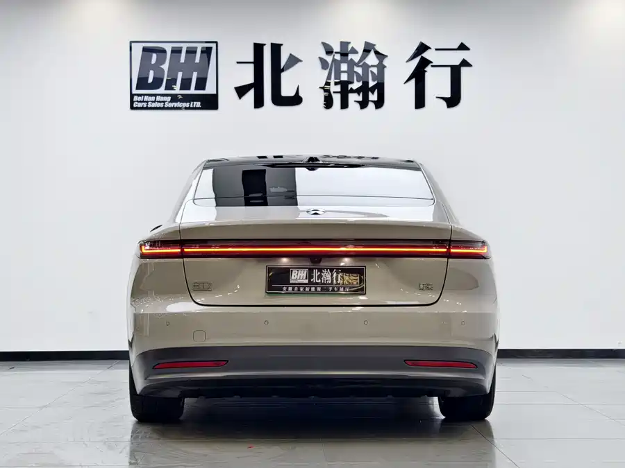 NIO ET7