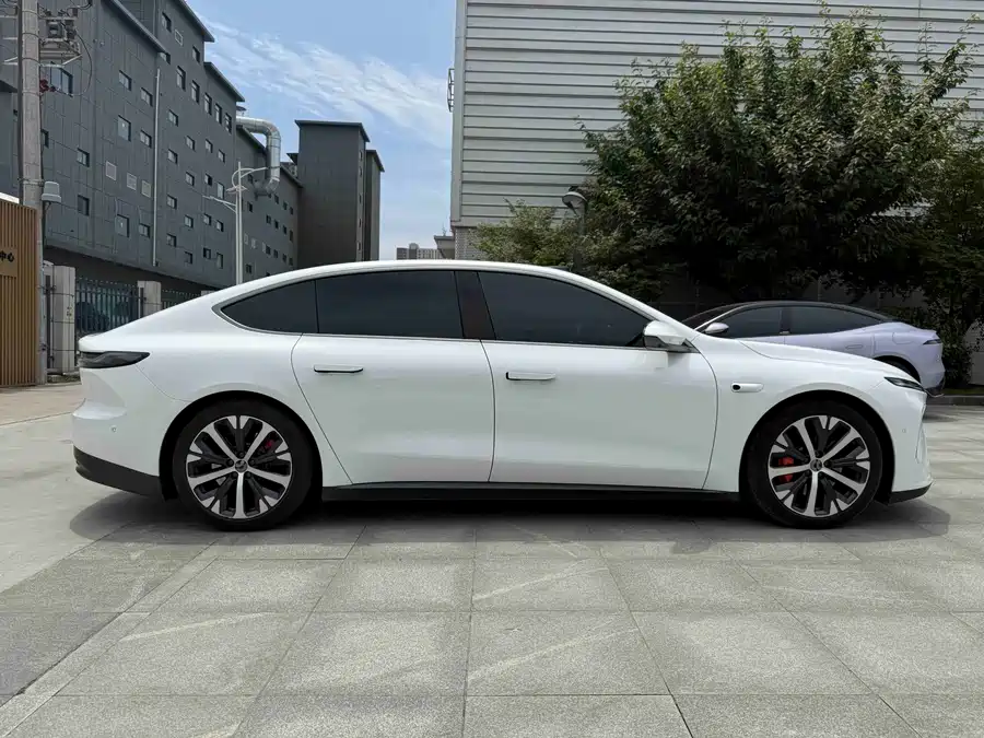 NIO ET7