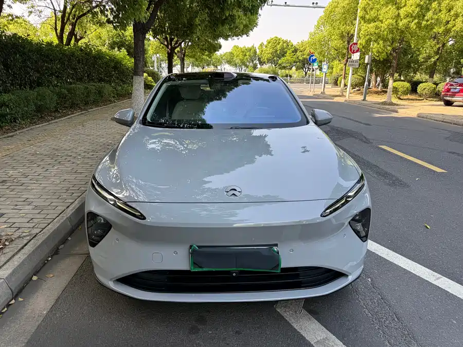 NIO ET7