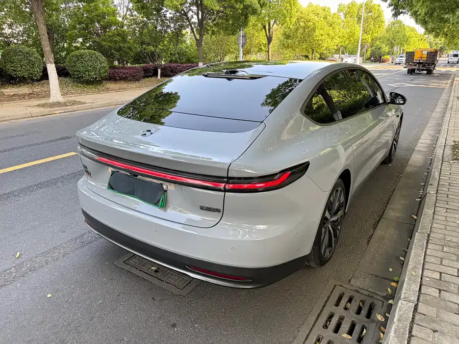 NIO ET7