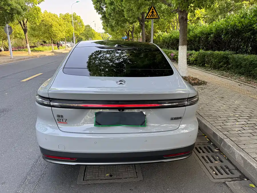 NIO ET7