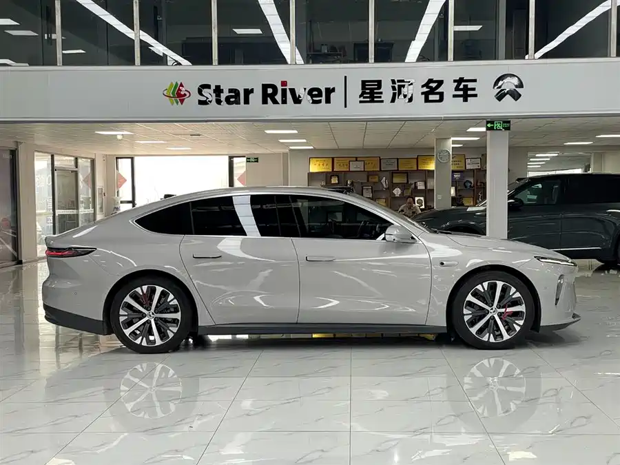 NIO ET7