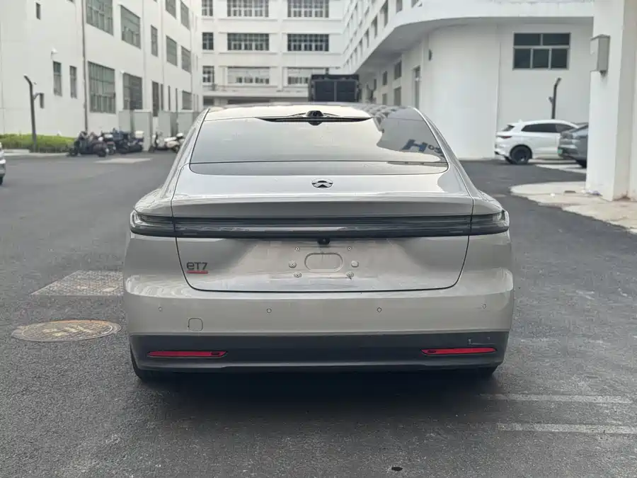 NIO ET7