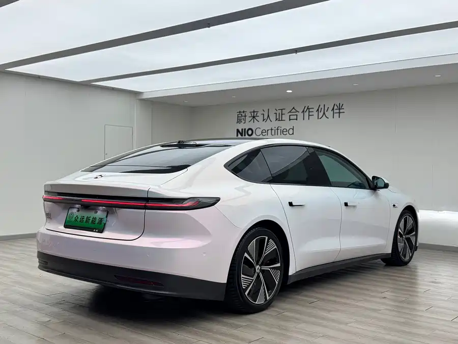 NIO ET7