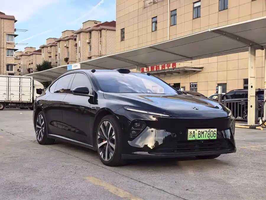 NIO ET7