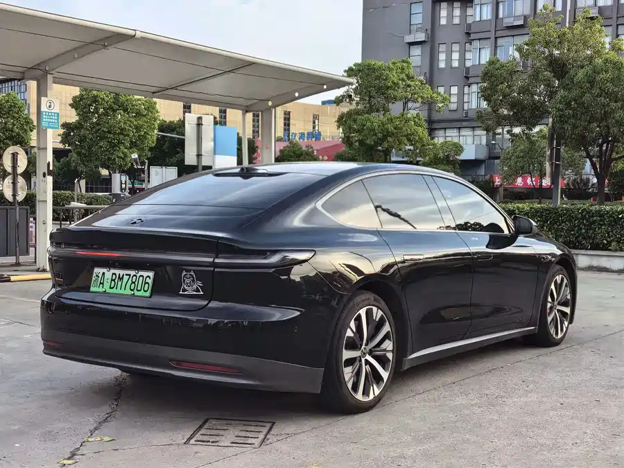 NIO ET7