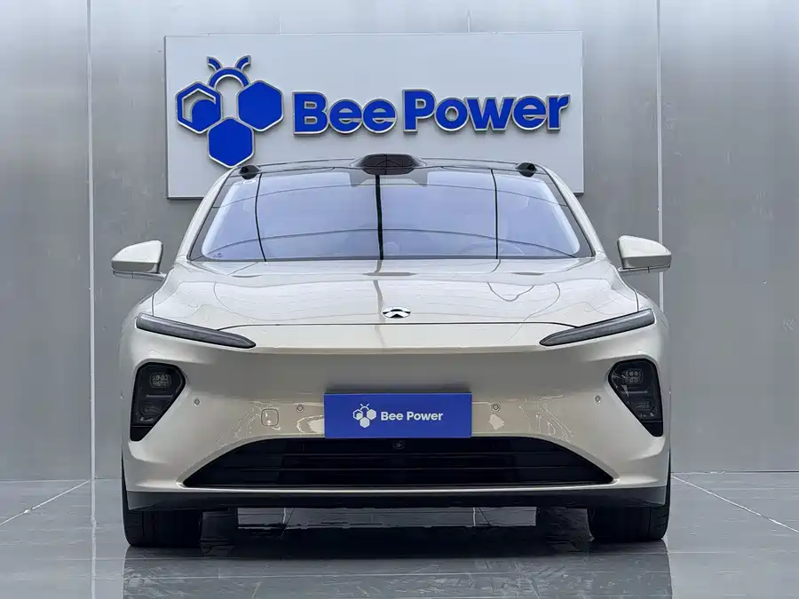 NIO ET7