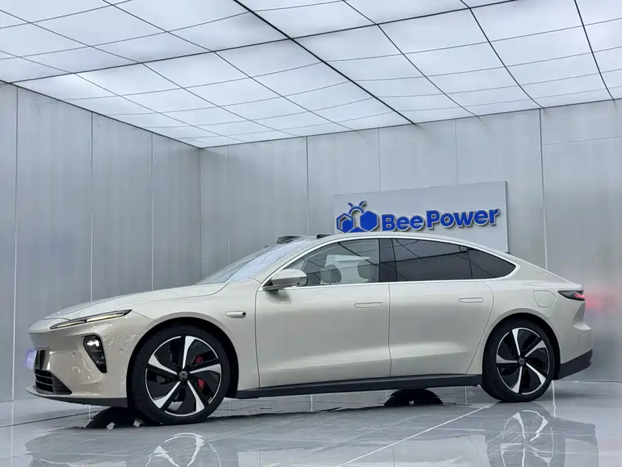 NIO ET7