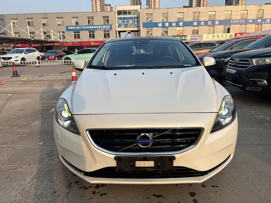 Volvo V40