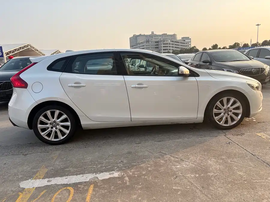 Volvo V40
