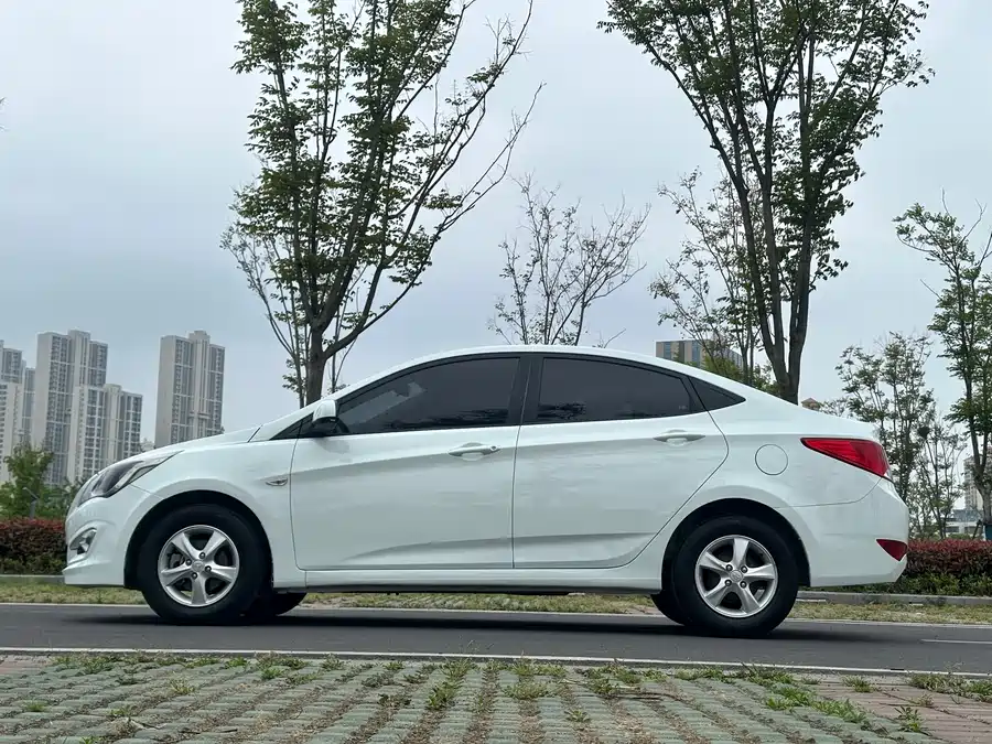 Hyundai Rena