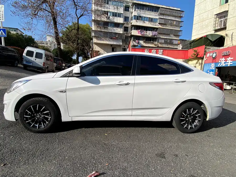 Hyundai Rena