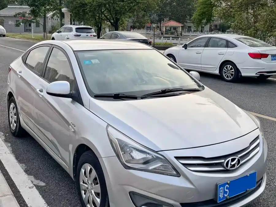 Hyundai Rena