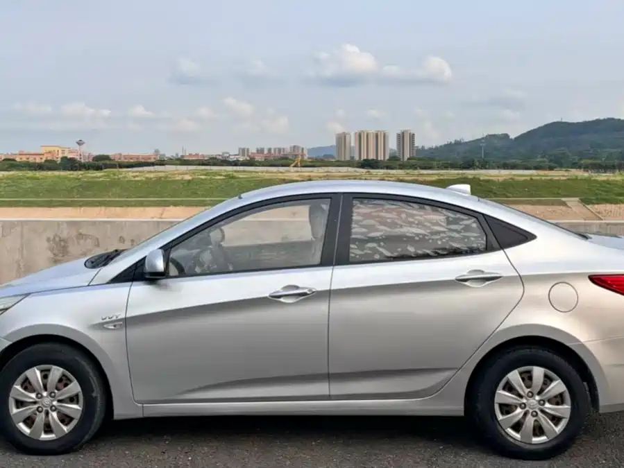 Hyundai Rena