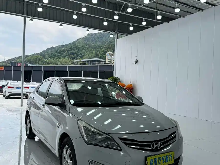 Hyundai Rena