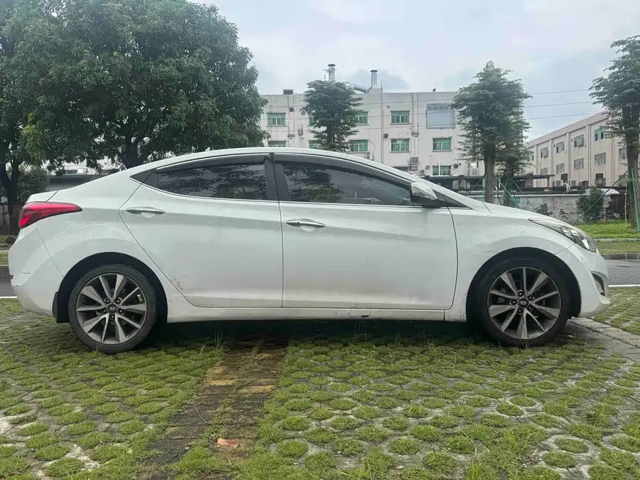 Hyundai Elantra
