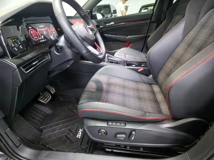 Volkswagen Golf GTI